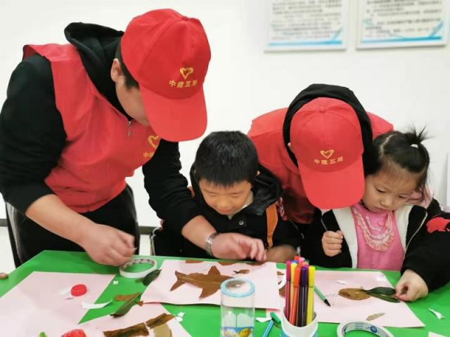 以愛筑夢，守護童心——中建五局超英志愿服務隊走進社區關愛困境留守兒童